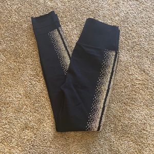NWOT Ladies SculptKnit Fabletics (Large)